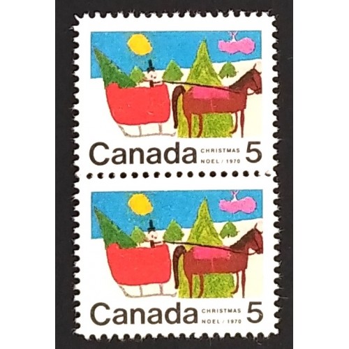 Canada 520 Vertical Pair VF MNH